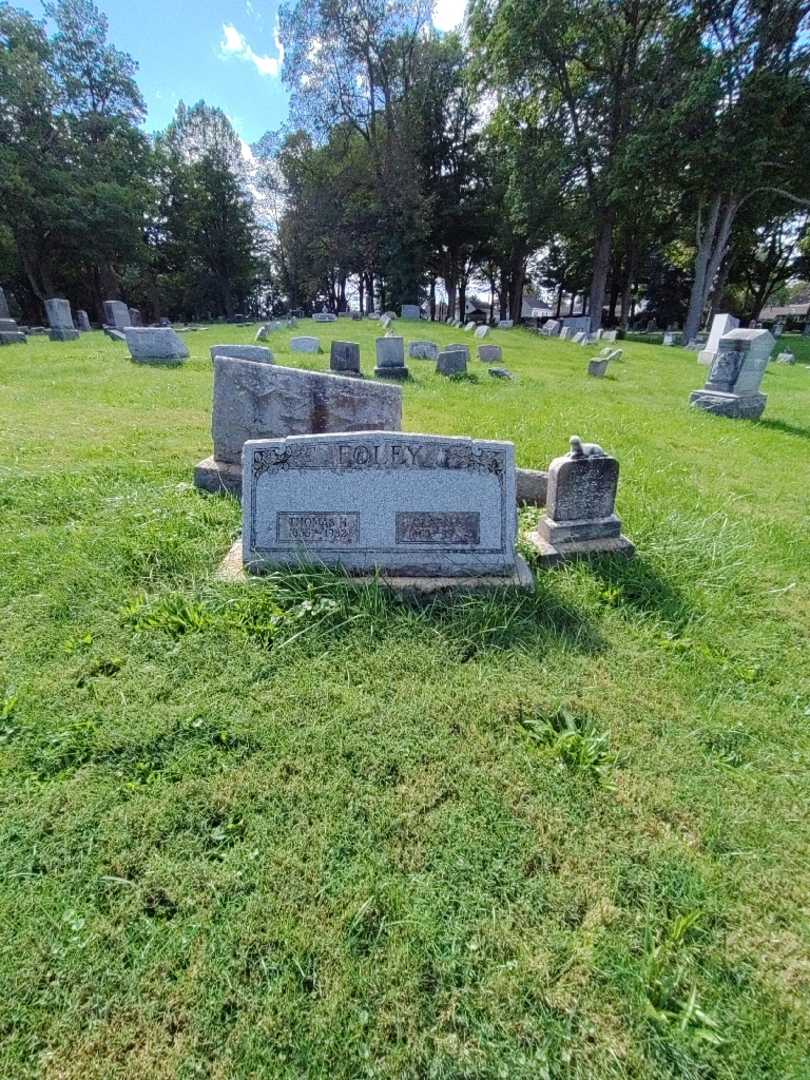 Clara E. Foley's grave. Photo 1