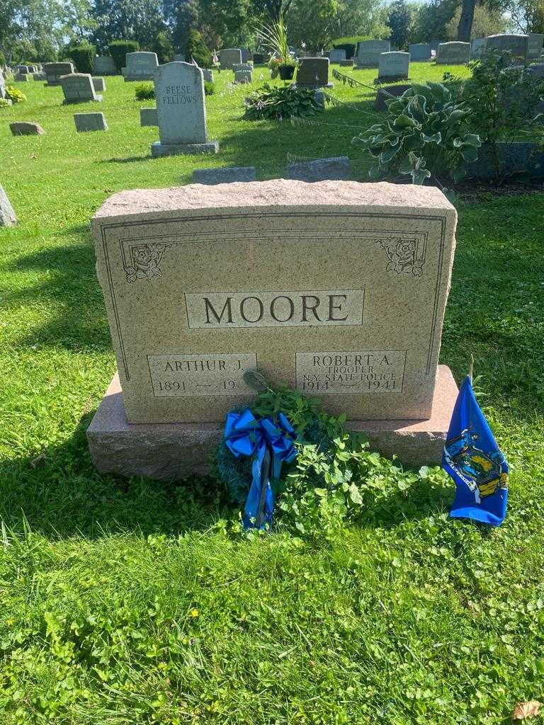 Arthur J. Moore's grave. Photo 2