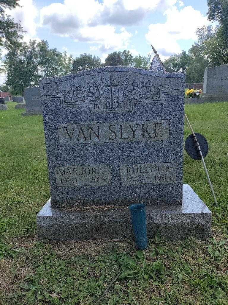 Raymond Leroy Van Slyke's grave. Photo 3