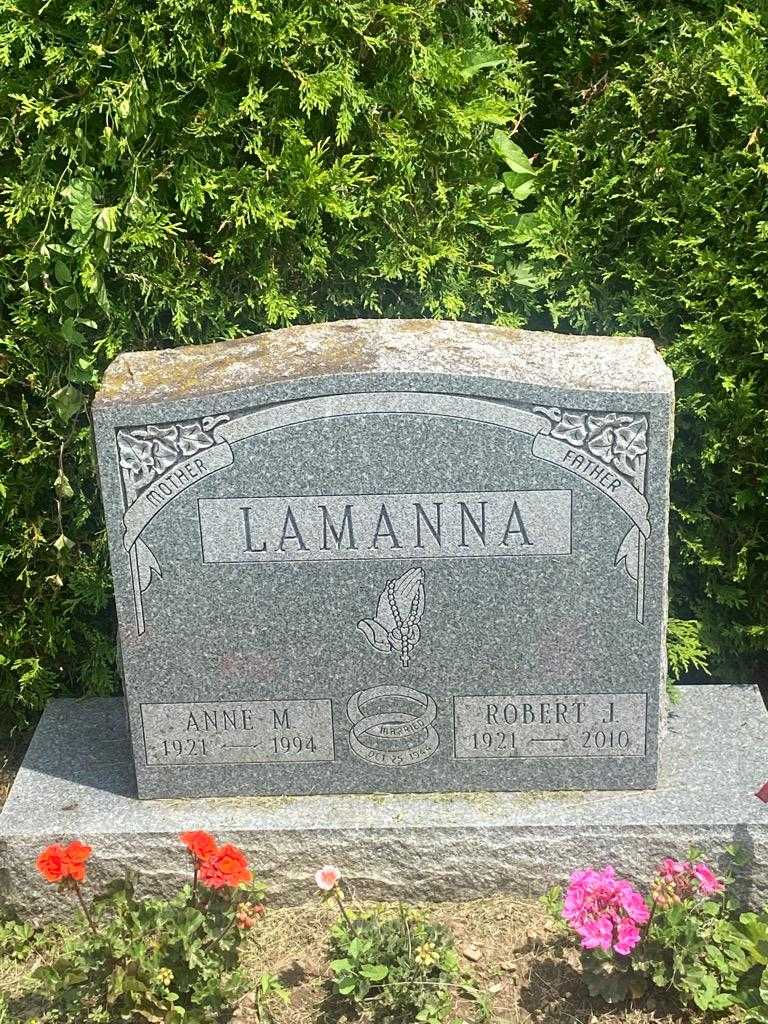 Robert J. Lamanna's grave. Photo 3