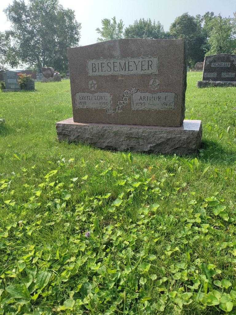 Arthur E. Biesemeyer's grave. Photo 2