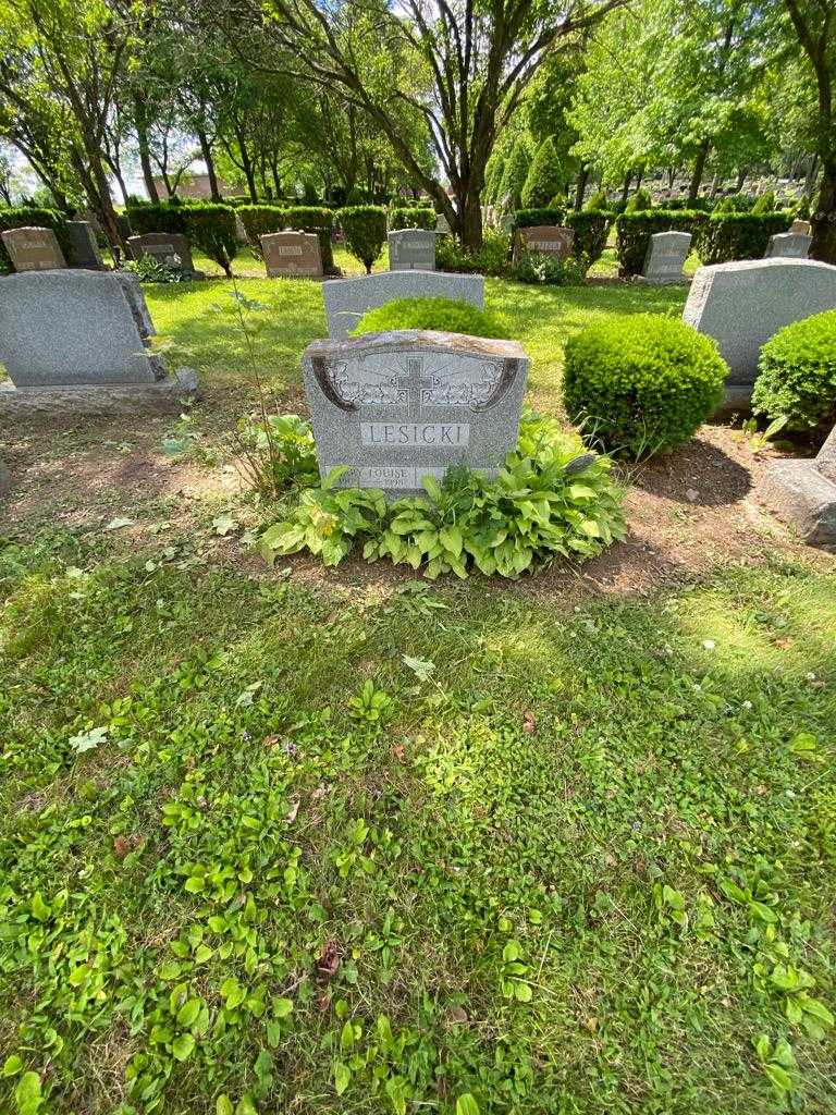 Frank Lesicki's grave. Photo 1