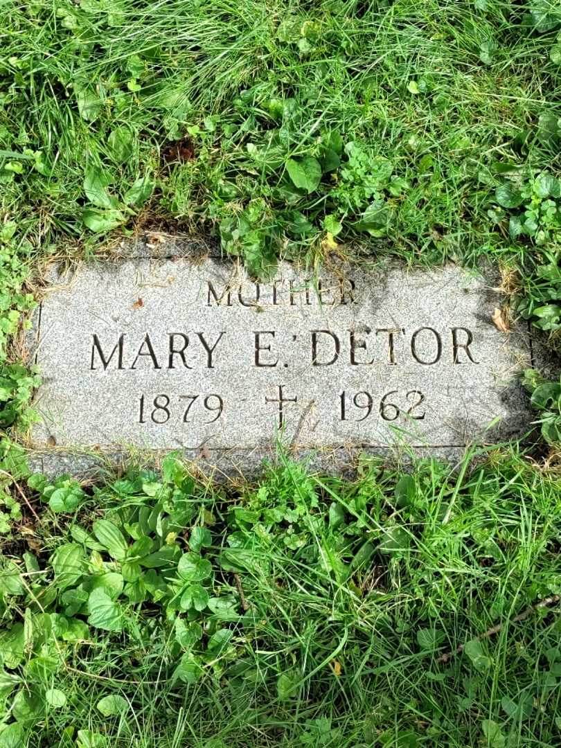 Mary E. Detor's grave. Photo 3