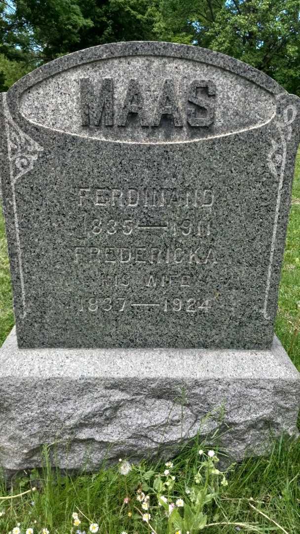 Fredericka L. Maas's grave. Photo 1