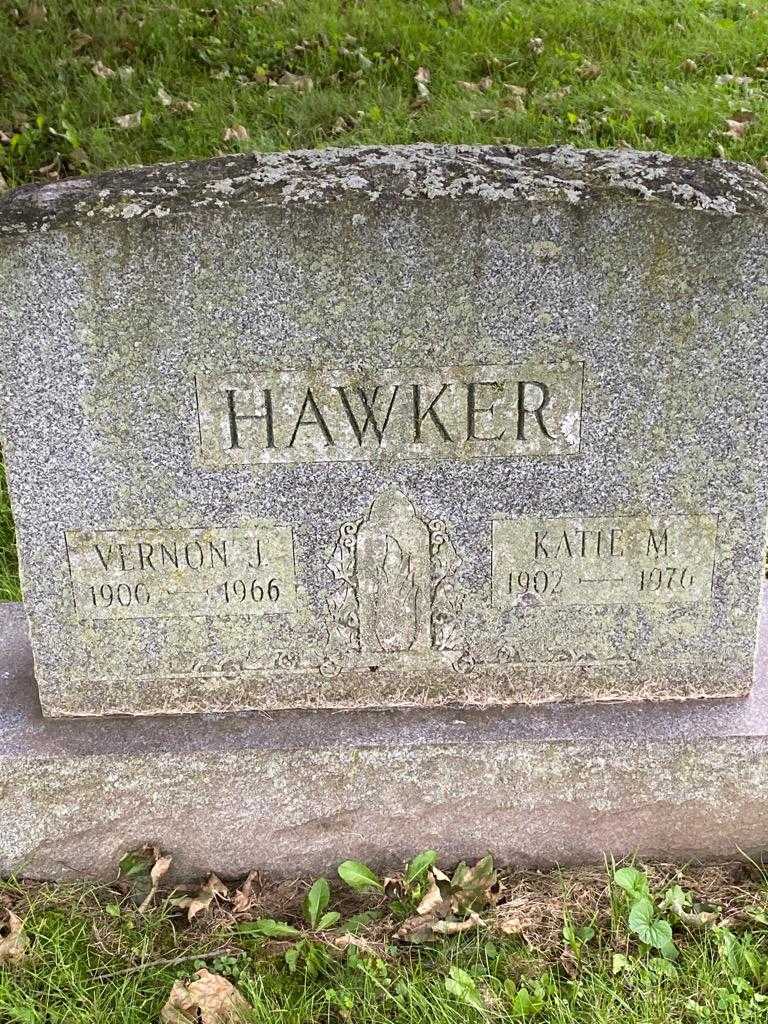 Vernon J. Hawker's grave. Photo 3