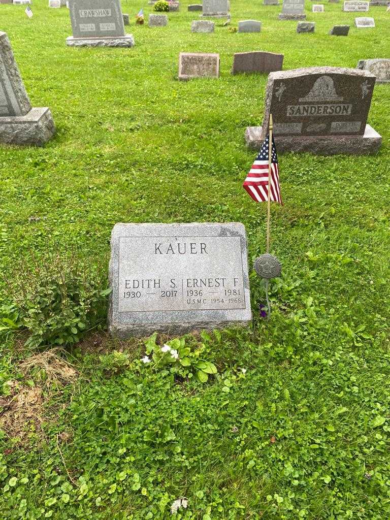 Edith S. Kauer's grave. Photo 2