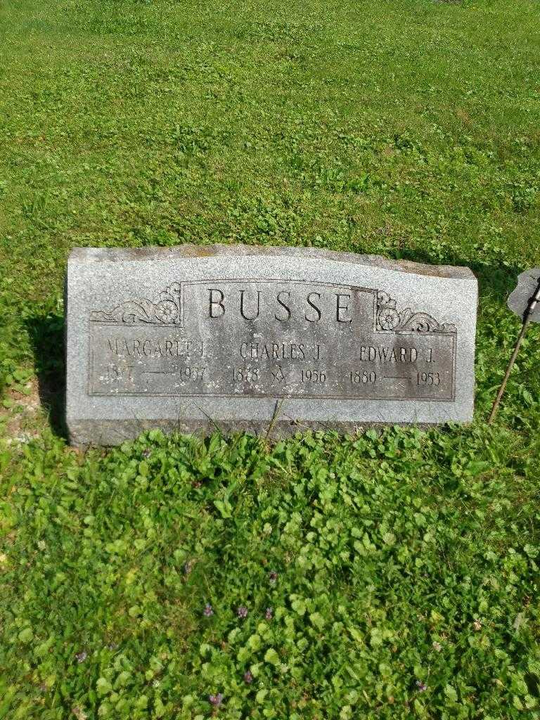 Edward J. Busse's grave. Photo 1