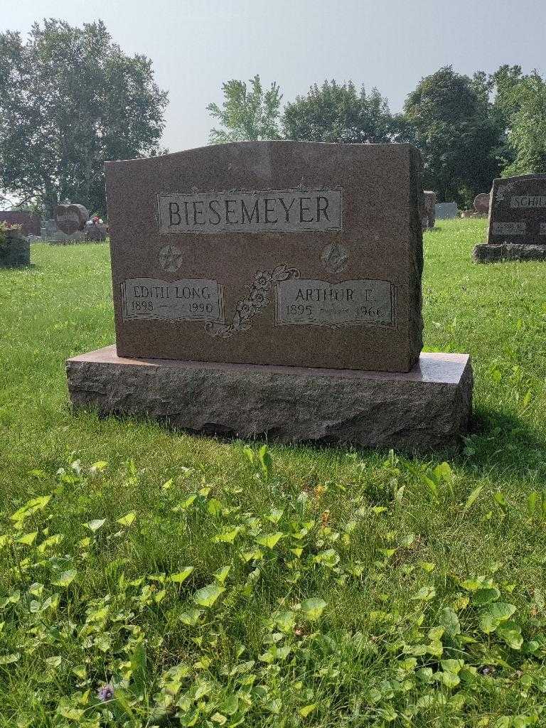 Arthur E. Biesemeyer's grave. Photo 3