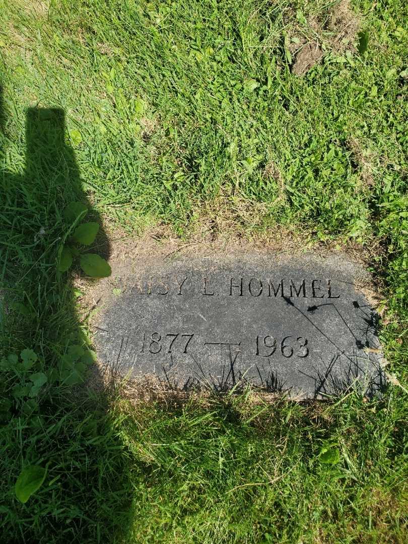Daisy Hommel Loos's grave. Photo 3