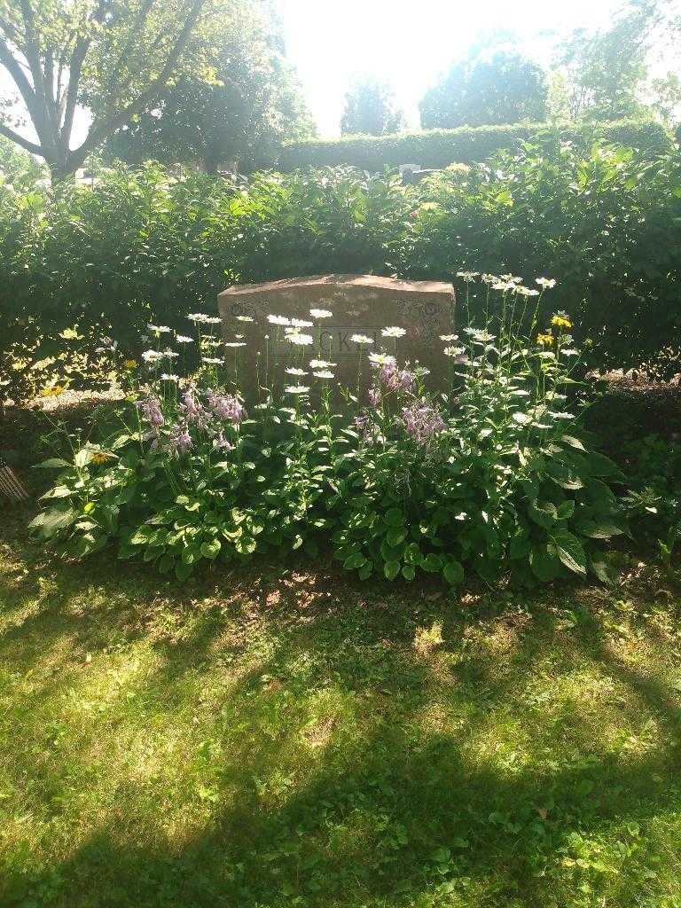 Ruth N. Yackel's grave. Photo 2