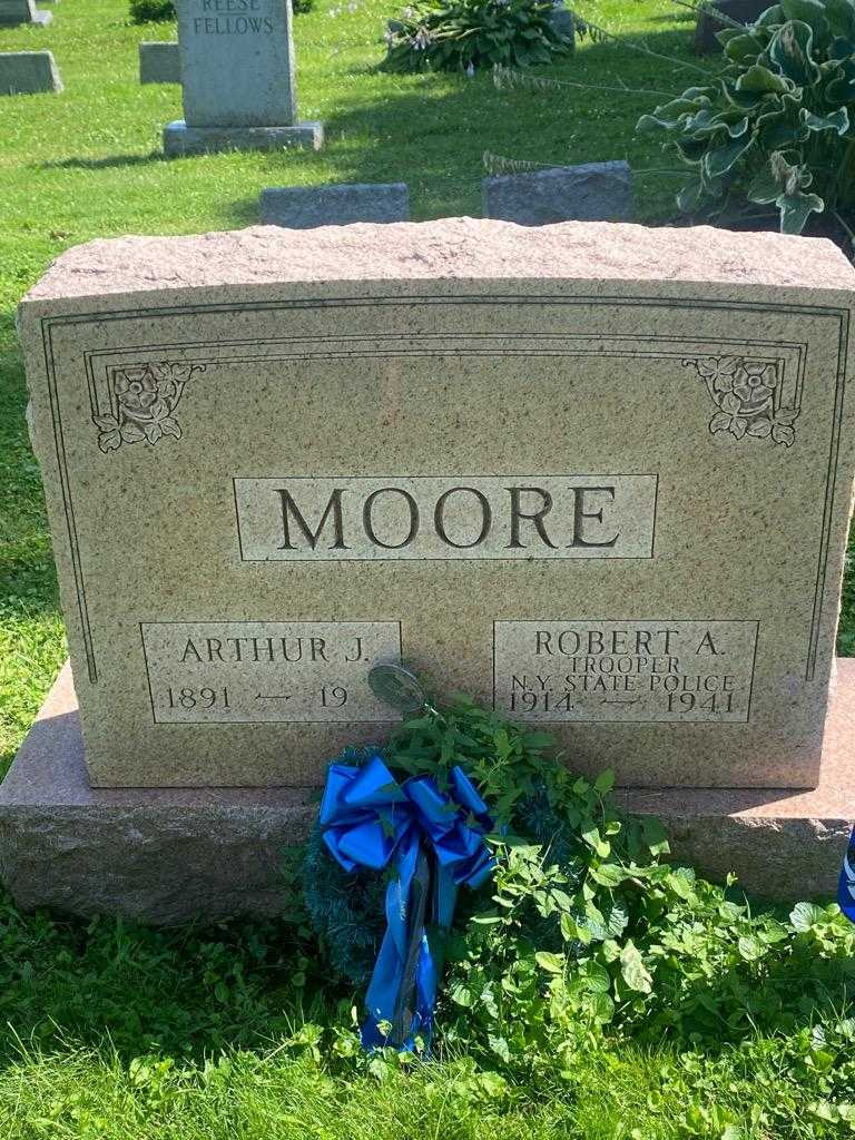 Robert A. Moore's grave. Photo 3