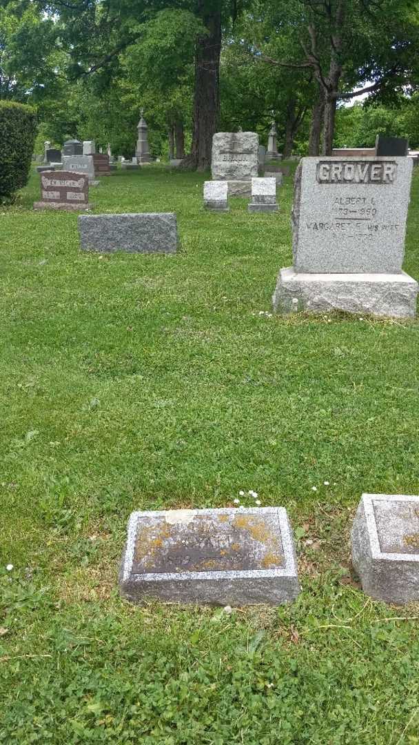 Etta Sarah Gyatt's grave. Photo 1