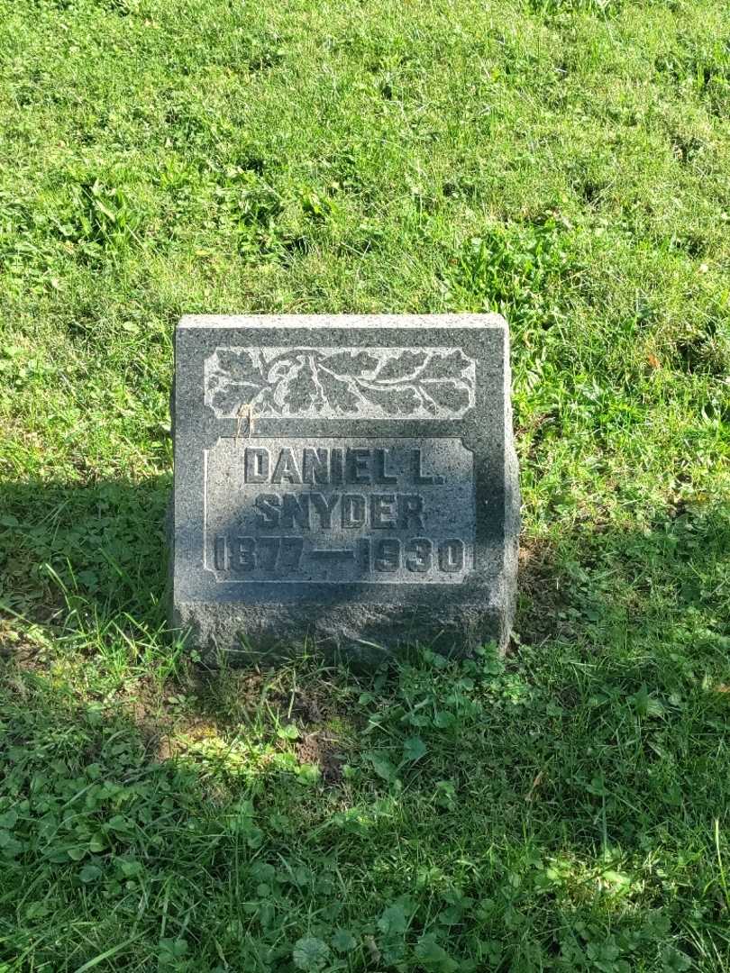 Daniel L. Snyder's grave. Photo 2