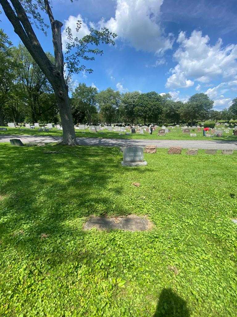 Emma H. Guyvits's grave. Photo 1