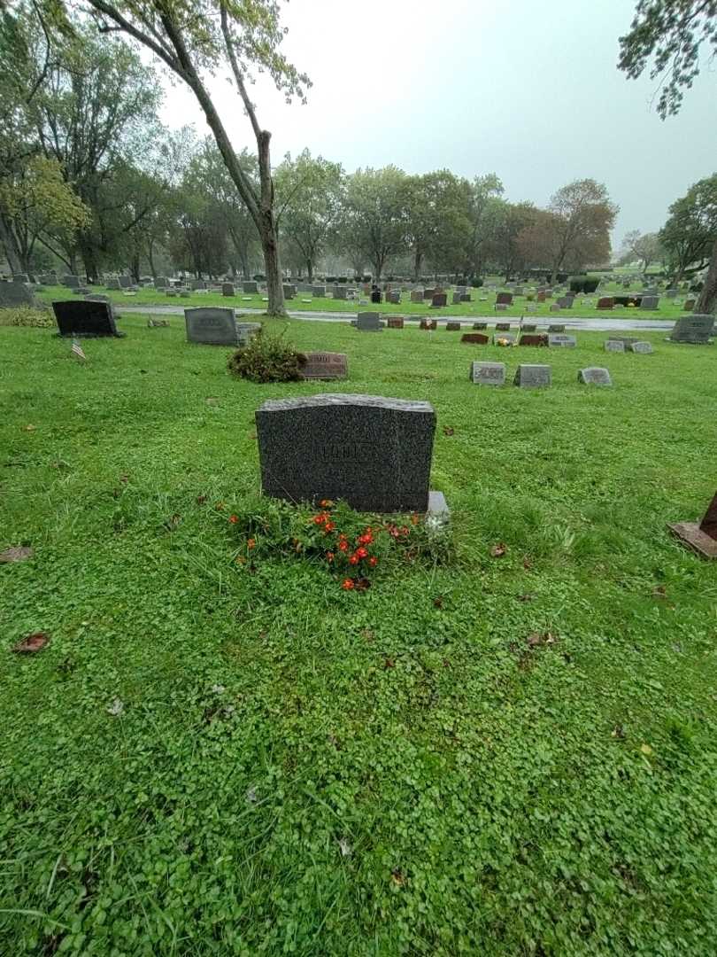 Verna K. Louis's grave. Photo 1