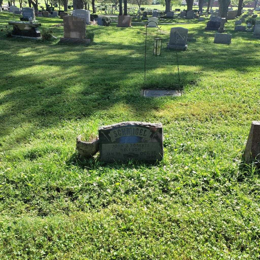 John J. "no, 1 son" Roberts Schmigel's grave. Photo 1