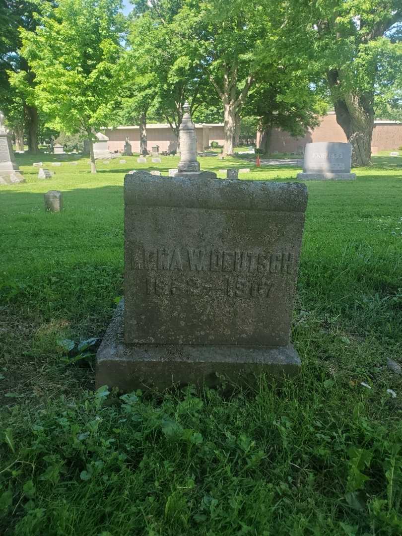 Lena W. Deutsch's grave. Photo 3