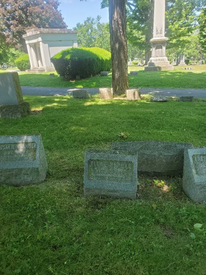 Ella F. Behnke's grave. Photo 1