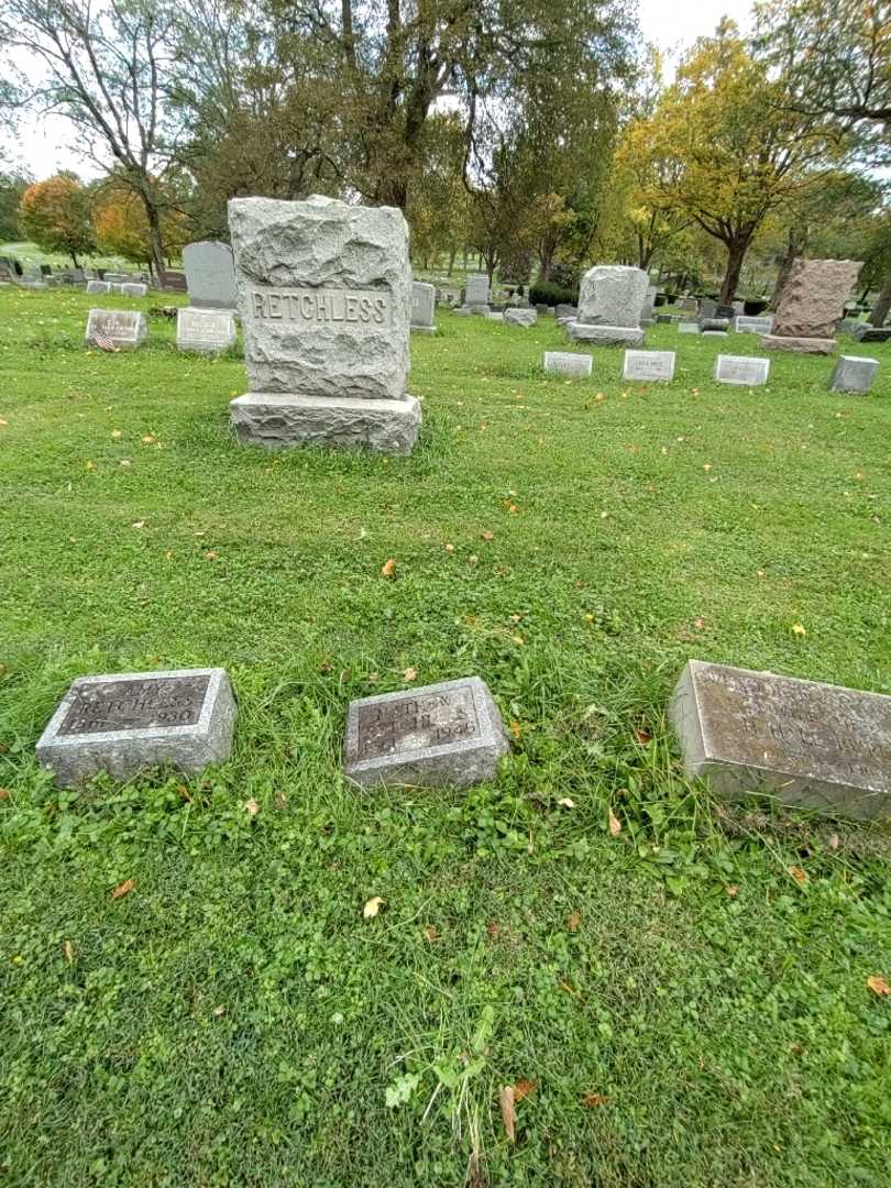 Mathew Retchless's grave. Photo 1