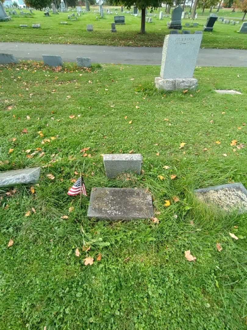 Gordon Hobson Giddings's grave. Photo 1