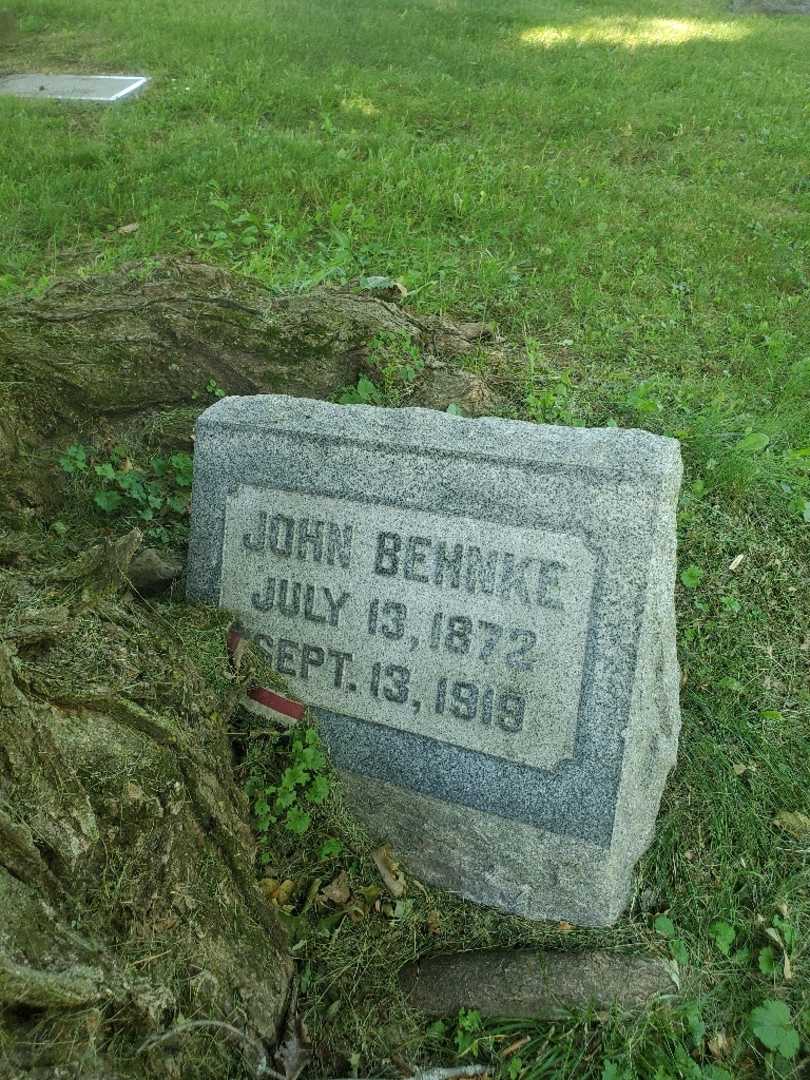 John J. Behnke's grave. Photo 3