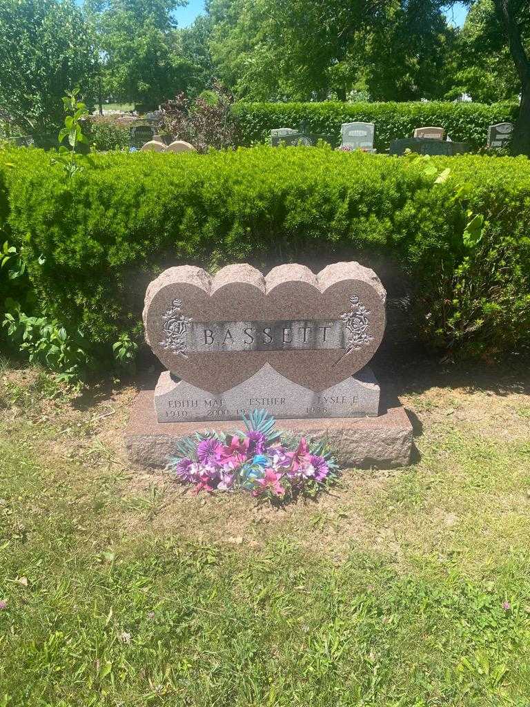 Edith Mae Bassett's grave. Photo 2