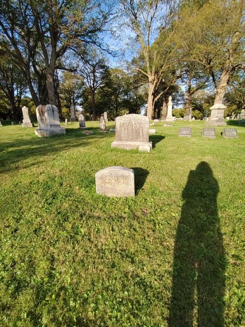 Emily Cool Frost's grave. Photo 1
