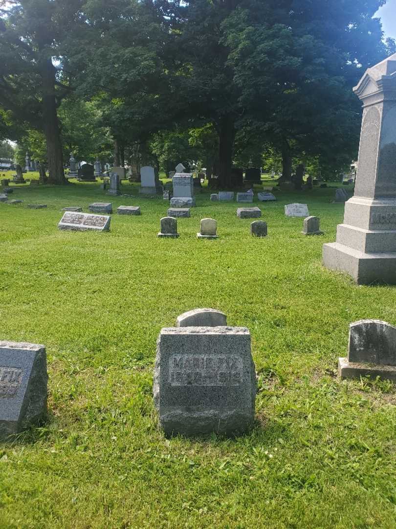 Marie M. Fix's grave. Photo 2