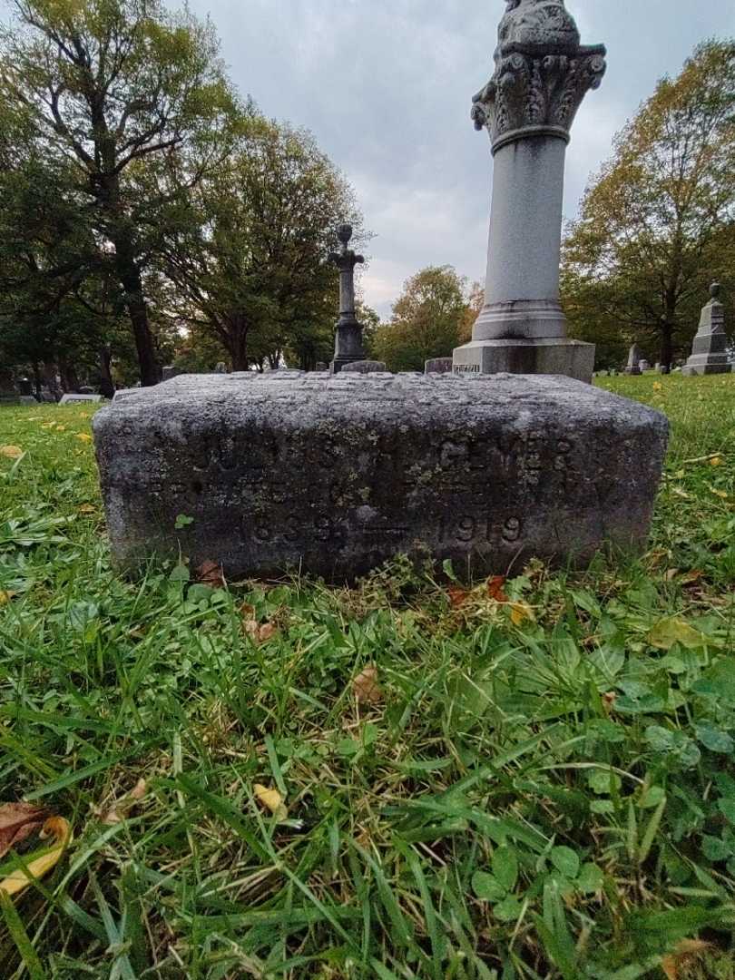 Julius H. Geyer's grave. Photo 2