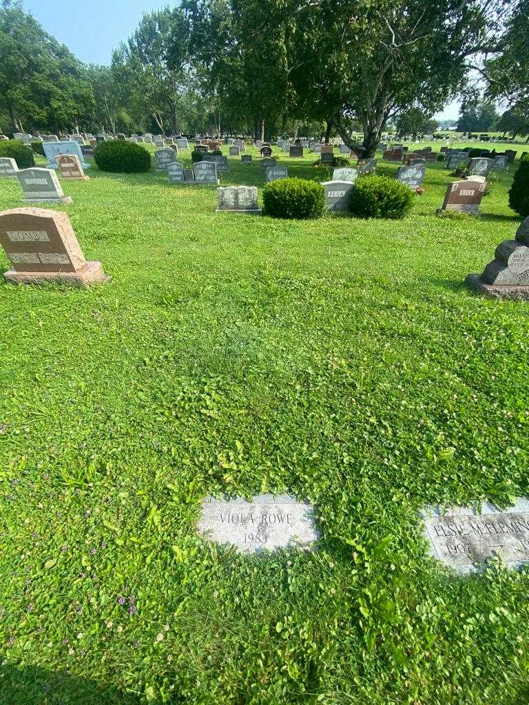 Viola Rowe's grave. Photo 1