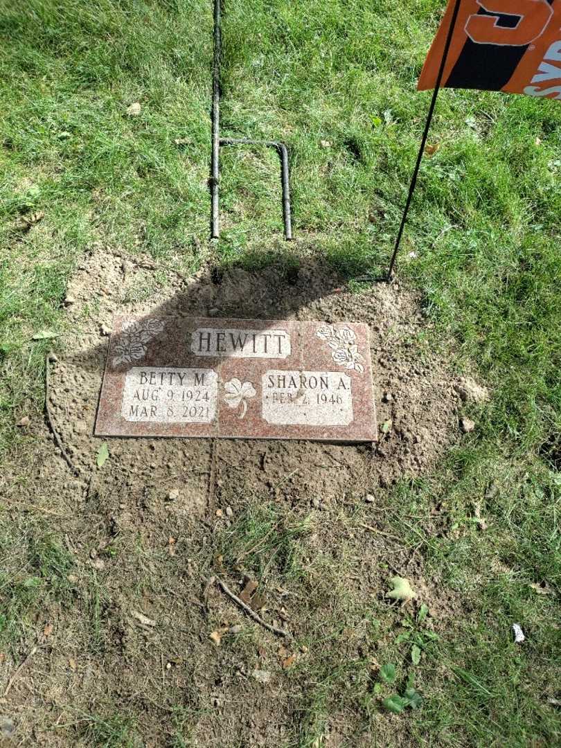 Sharon A. Hewitt's grave. Photo 4