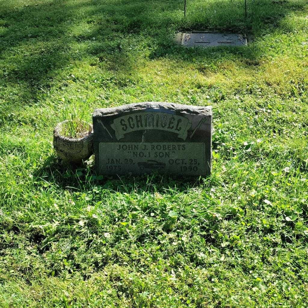John J. "no, 1 son" Roberts Schmigel's grave. Photo 3