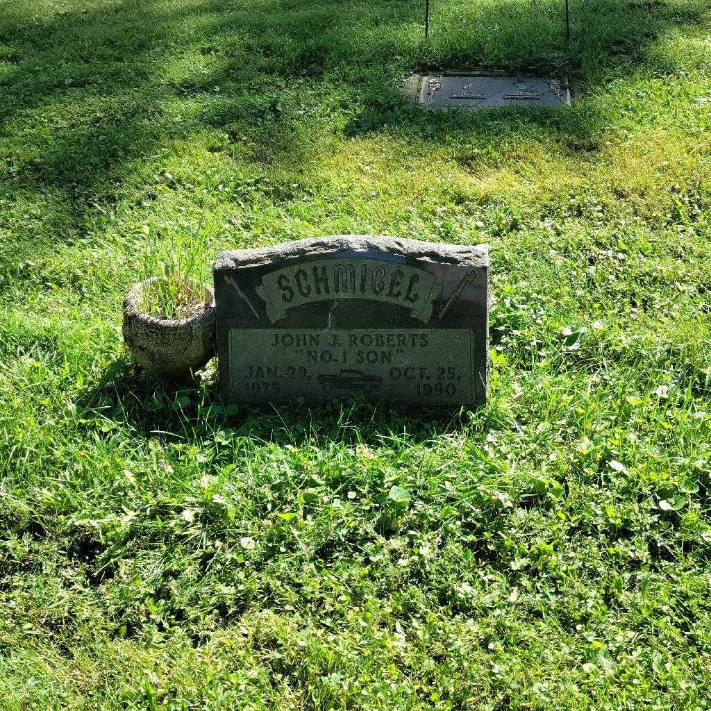 John J. "no, 1 son" Roberts Schmigel's grave. Photo 2