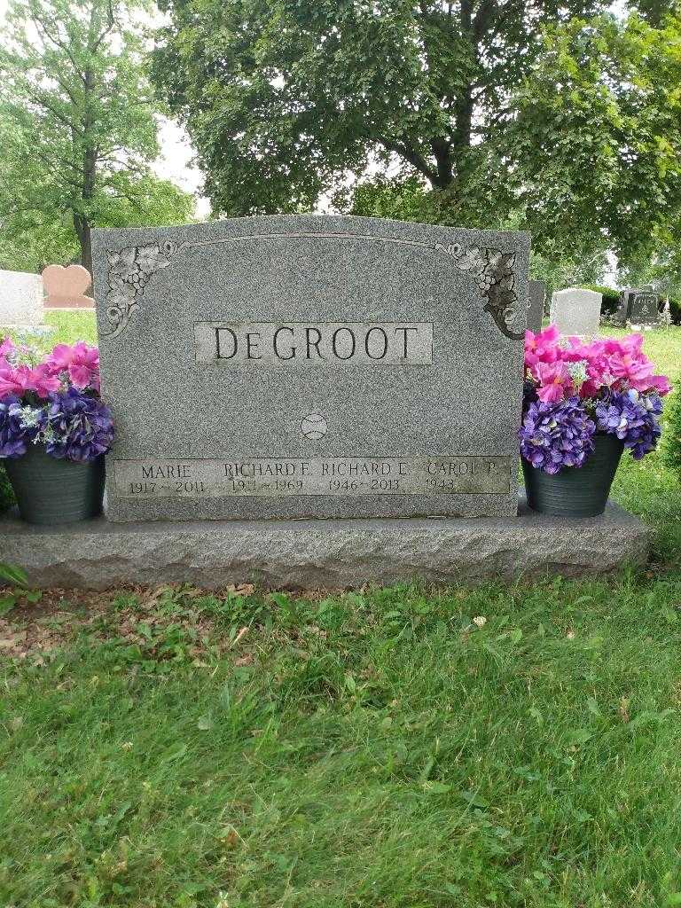 Carol P. De Groot's grave. Photo 1