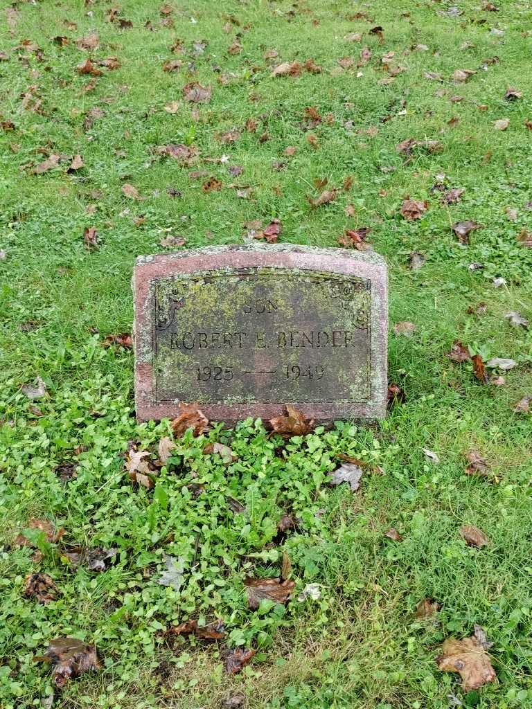 Robert Bender's grave. Photo 2