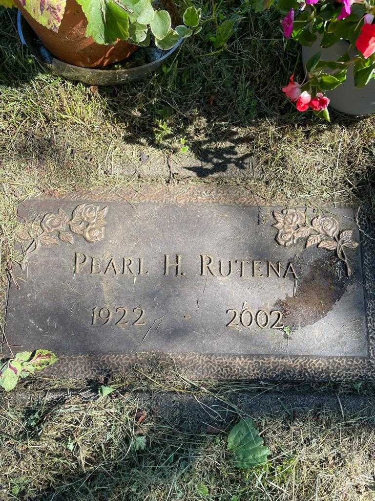 Pearl H. Rutena's grave. Photo 1