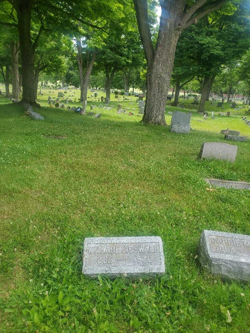 Willard J. Oswald's grave. Photo 1
