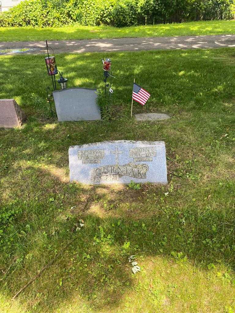 Minerva Gurniak's grave. Photo 2