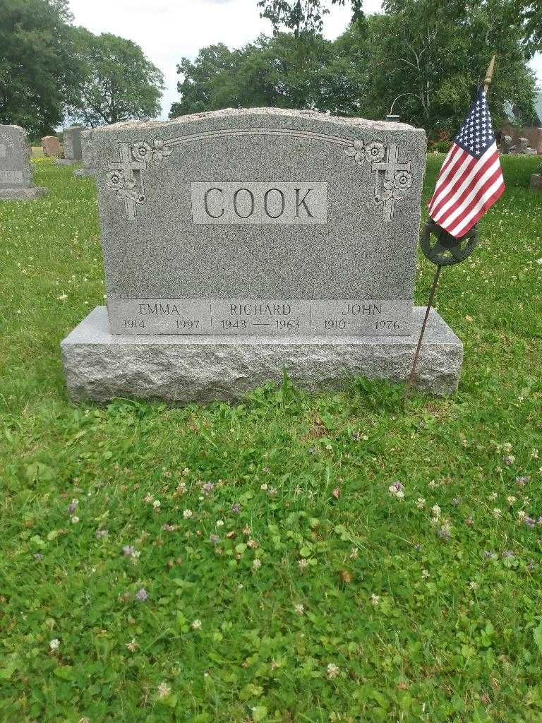 Richard William Cook's grave. Photo 1