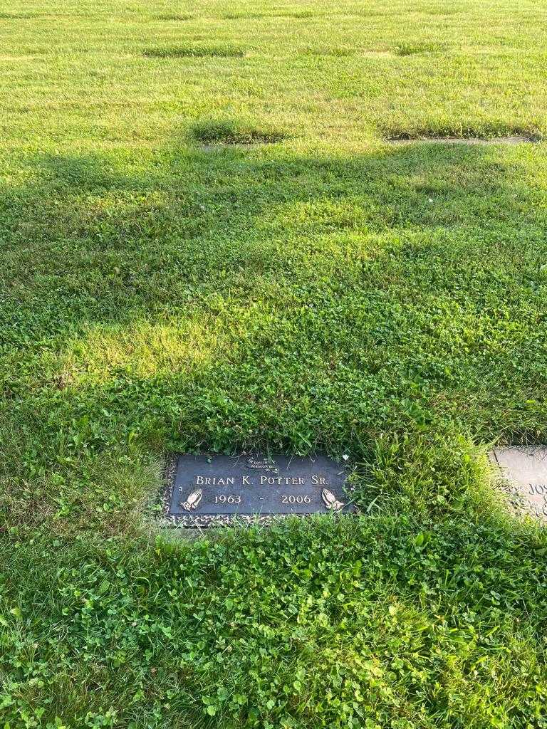 Brian K. Potter Senior's grave. Photo 5