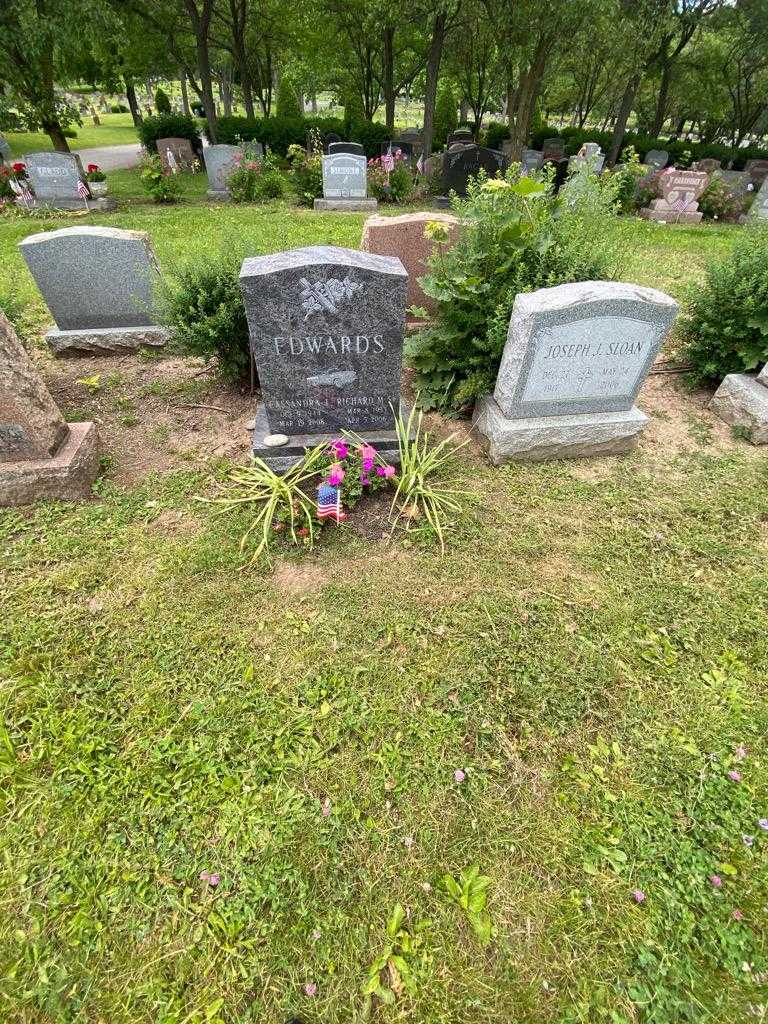 Richard M. Edwards Senior's grave. Photo 1