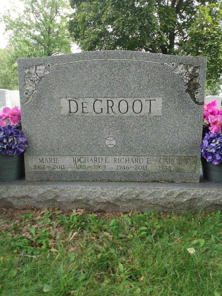 Carol P. De Groot's grave. Photo 2