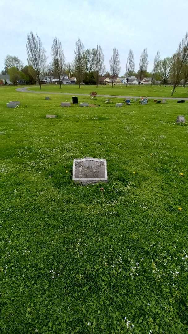 Frank James Reynolds's grave. Photo 1