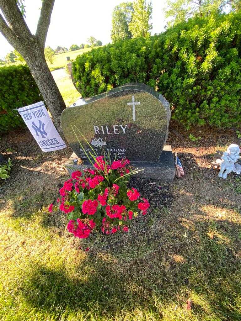 Richard T. Riley's grave. Photo 1