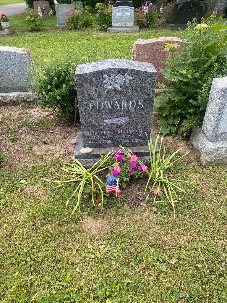 Richard M. Edwards Senior's grave. Photo 2