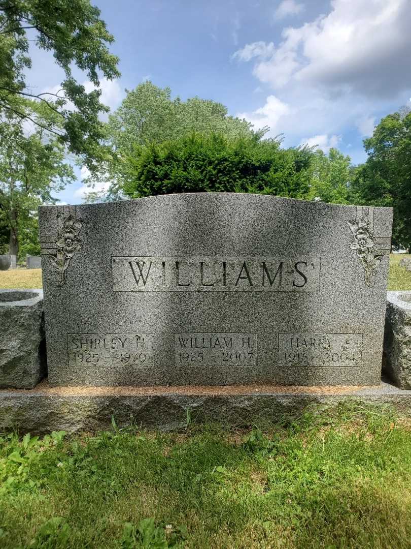 William H. Williams's grave. Photo 1