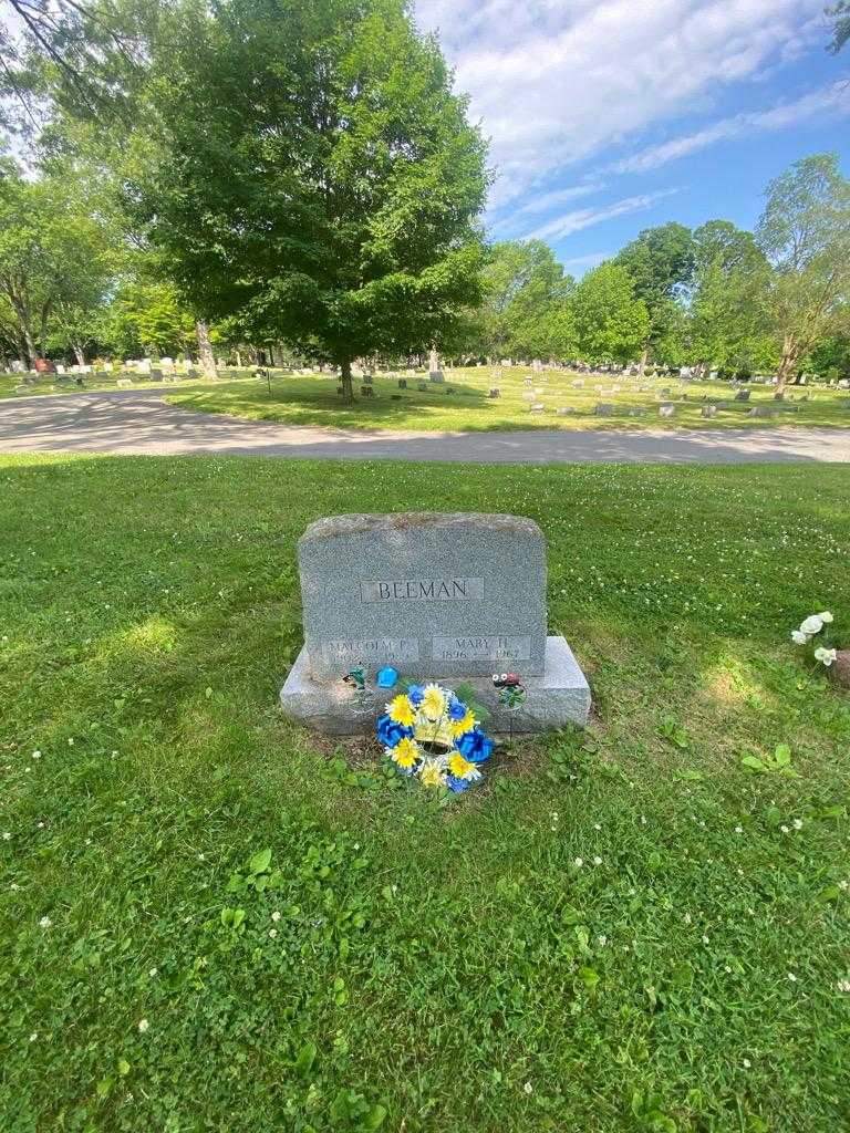 Malcolm P. Beeman's grave. Photo 1
