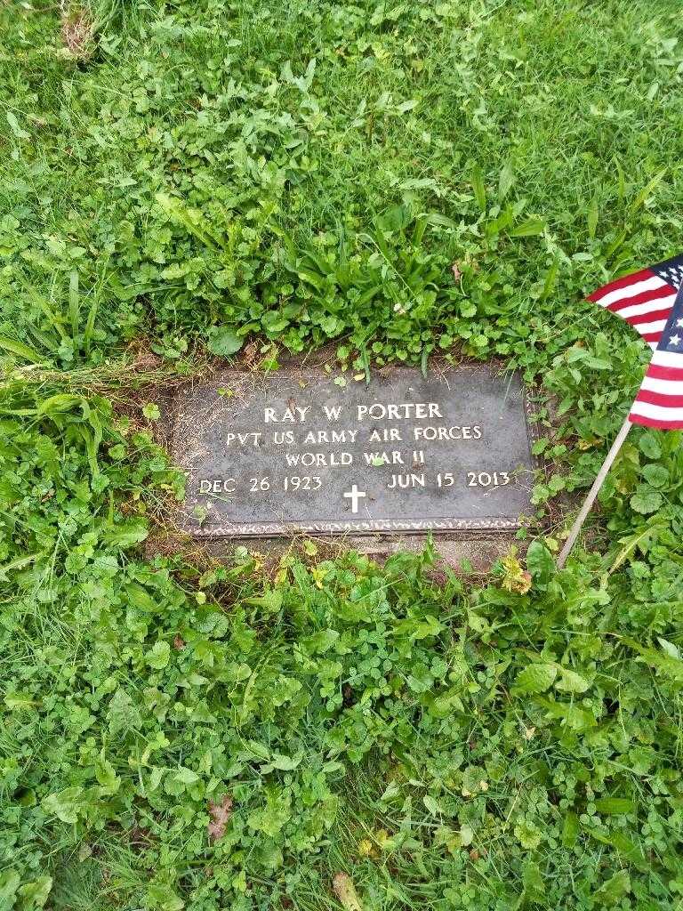 Ray W. Porter's grave. Photo 1