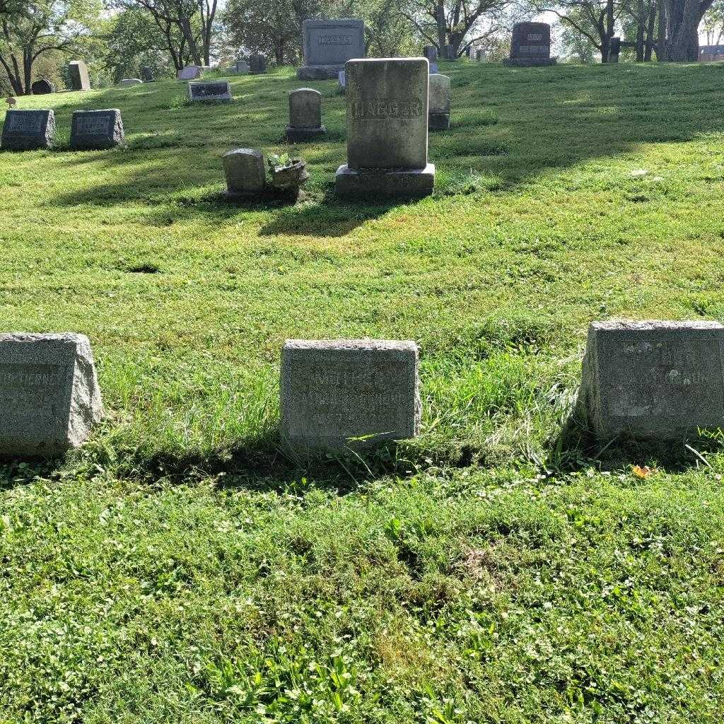 Catherine Genung's grave. Photo 1