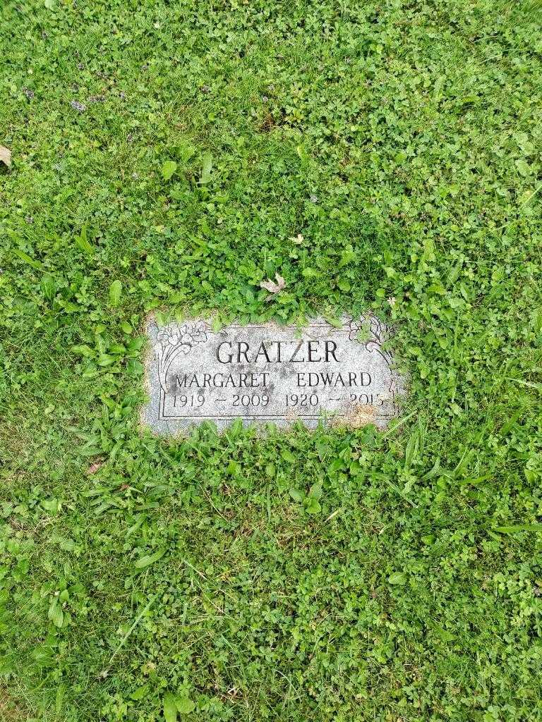 Margaret Gratzer's grave. Photo 2